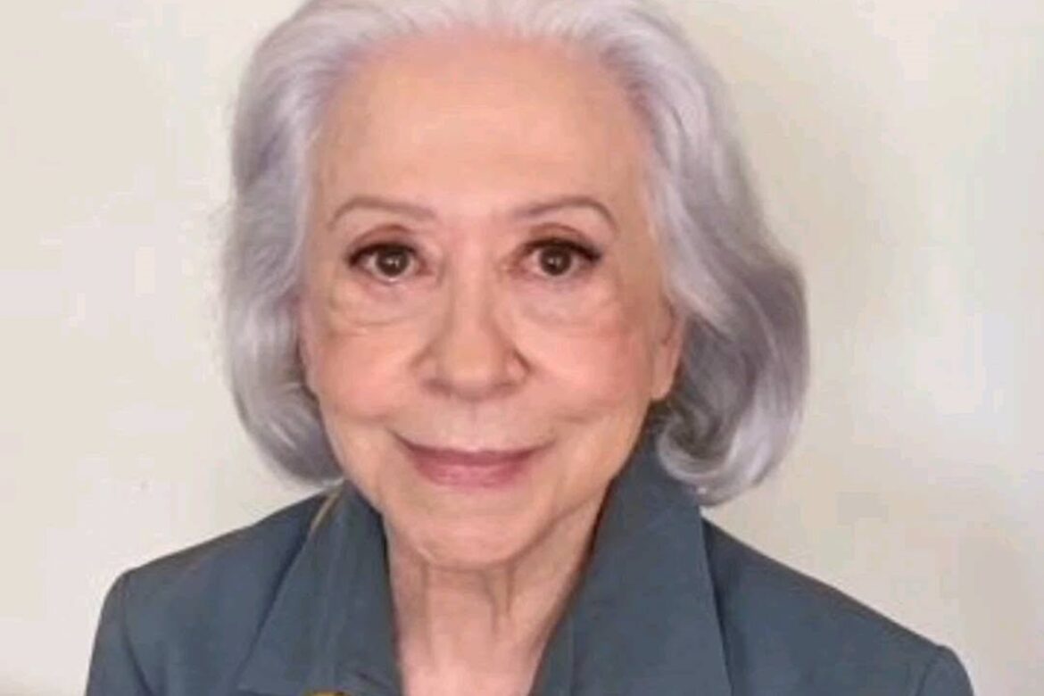 fernanda-montenegro-surpreende-ao-cantar-de-improviso-em-teatro