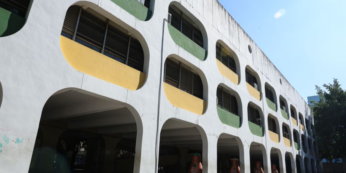 prefeitura-do-rio-tomba-14-cieps-por-importancia-historica