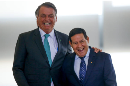 Expectativa de Bolsonaro e Braga Netto era encontrar fraudes nas urnas, revela Cid