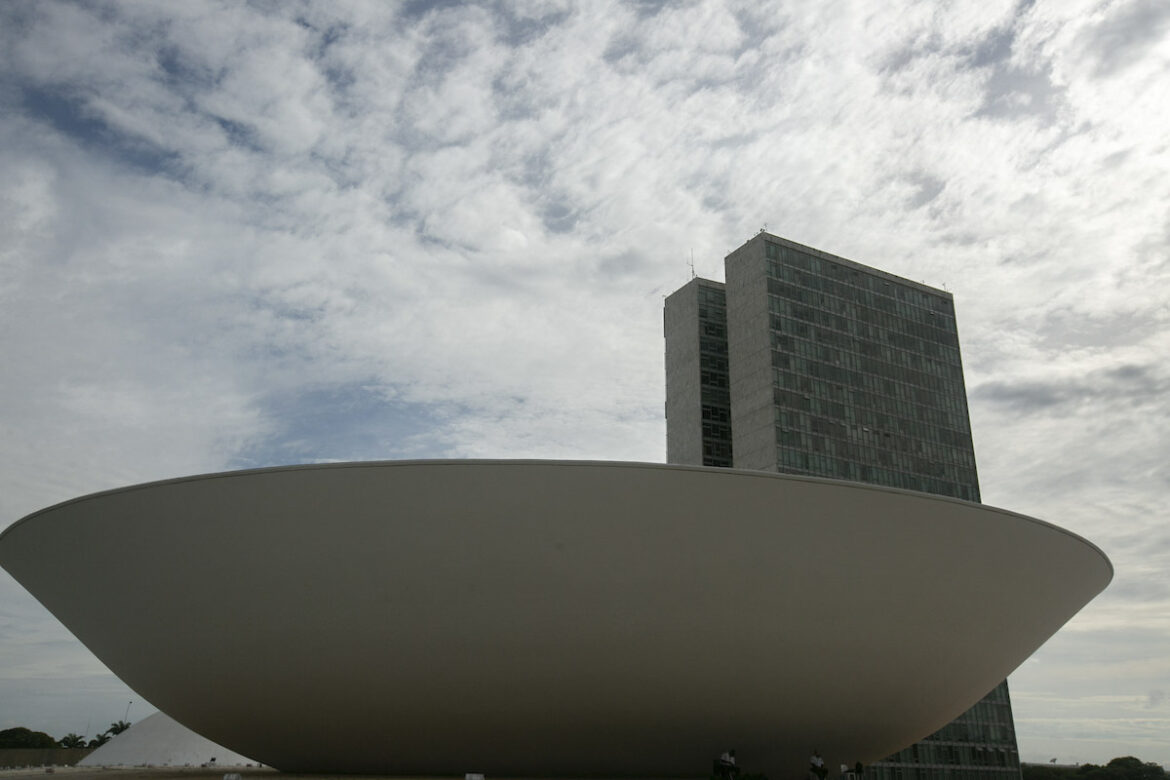 ha-vinte-anos-–-lula-no-mundo-das-nuvens