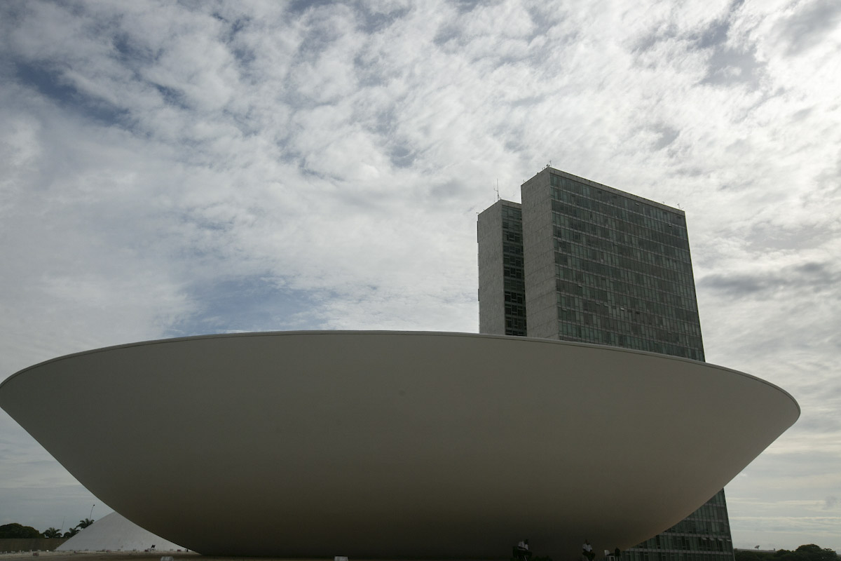 ha-vinte-anos-–-lula-no-mundo-das-nuvens