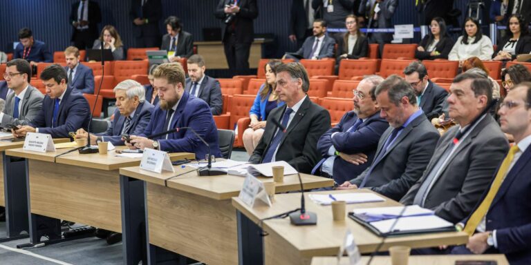 Moraes nega pedido de Bolsonaro para exibir vídeos em interrogatório