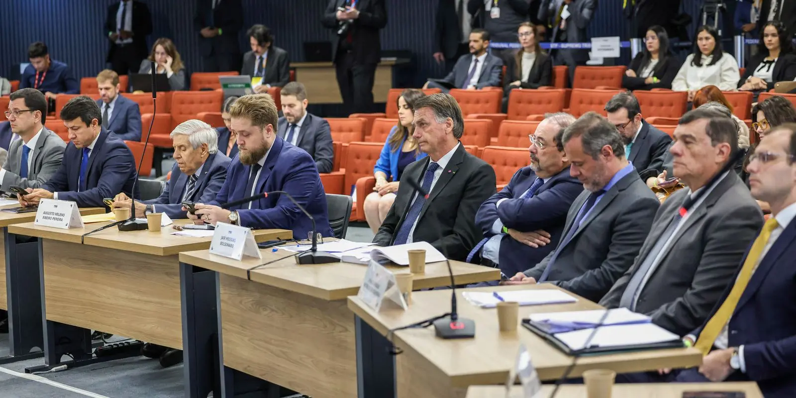 Moraes nega pedido de Bolsonaro para exibir vídeos em interrogatório