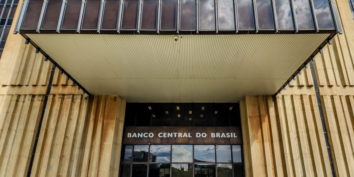 brasileiros-sacaram-r$-360-milhoes-em-valores-a-receber-em-abril