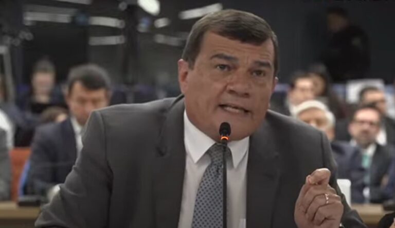 Ex-ministro de Bolsonaro chama Moraes de “comandante” no STF