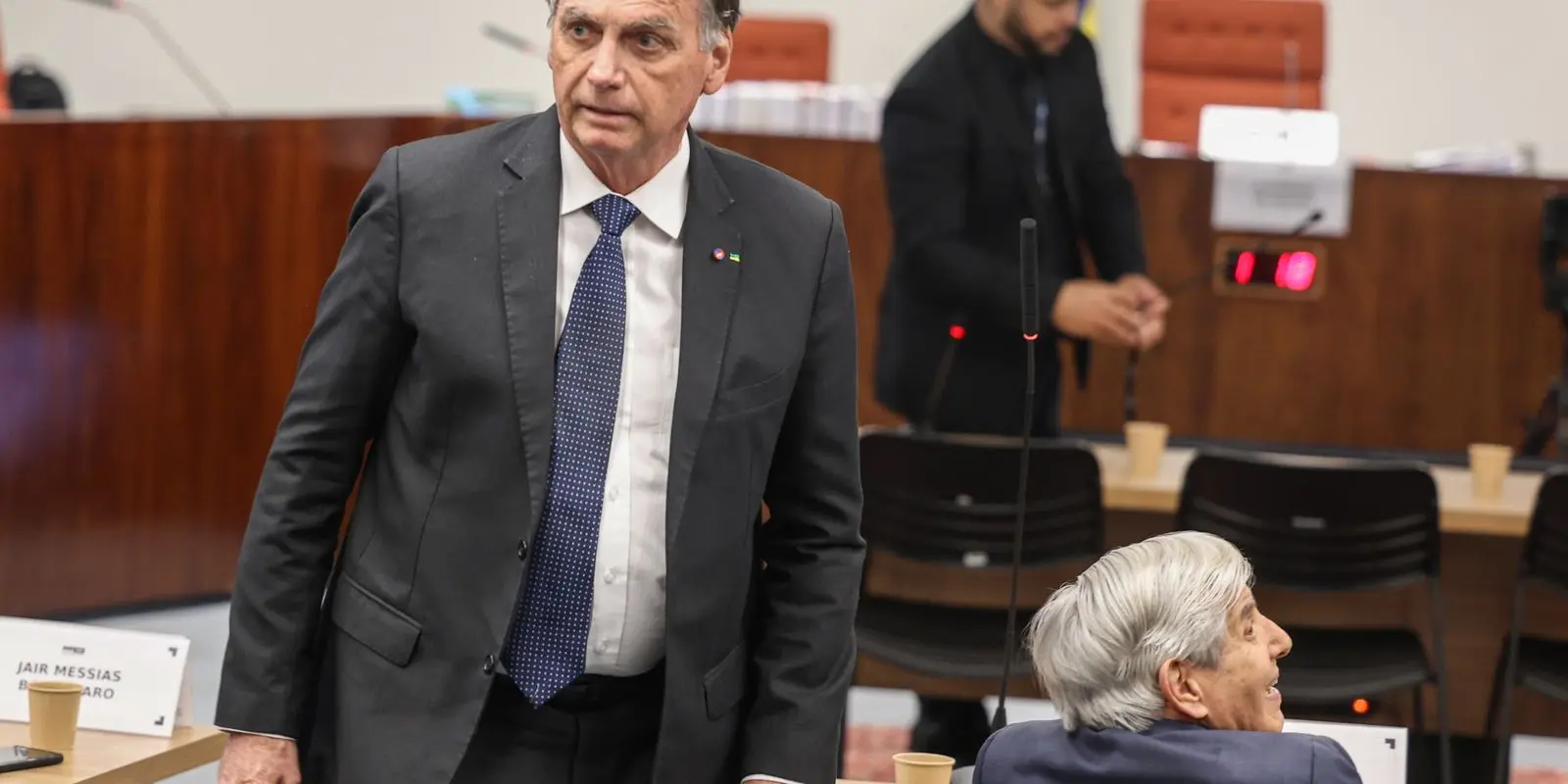 Bolsonaro nega plano de golpe, pede desculpa ao STF e critica urnas