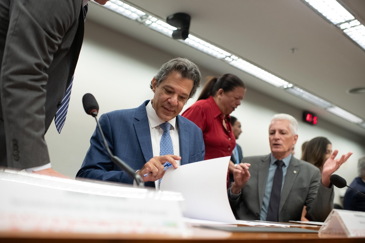 apos-confusao,-bolsonaristas-querem-novo-tete-a-tete-com-haddad