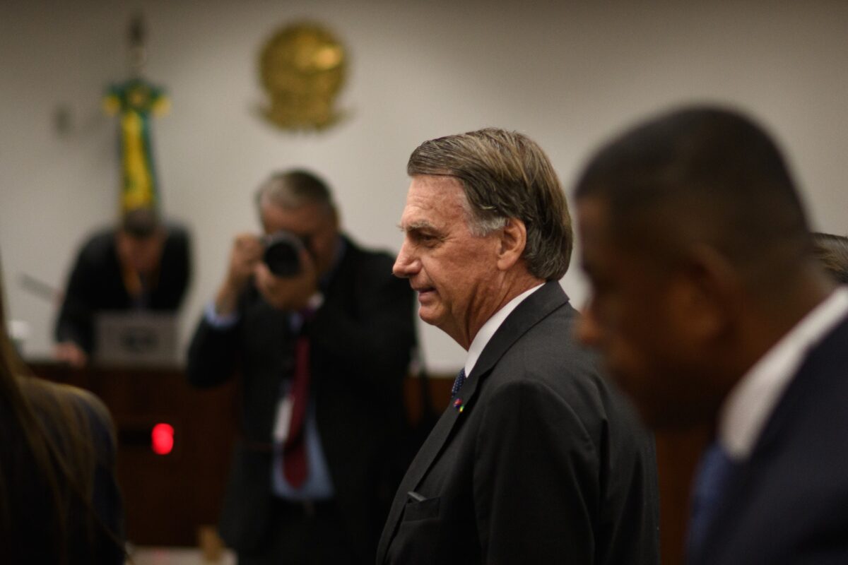 bolsonaro,-o-imbrochavel,-brochou-e-abandonou-“os-malucos”