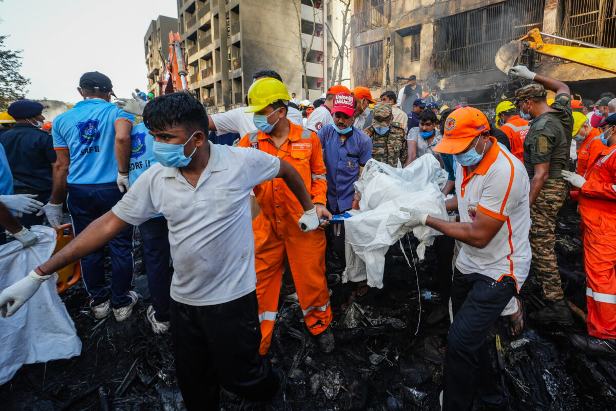 novo-balanco-aponta-279-mortos-em-queda-de-aviao-no-noroeste-da-india