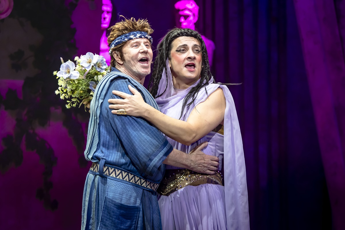 miguel-falabella-celebra-temporada-no-teatro:-“vou-morrer-no-palco”