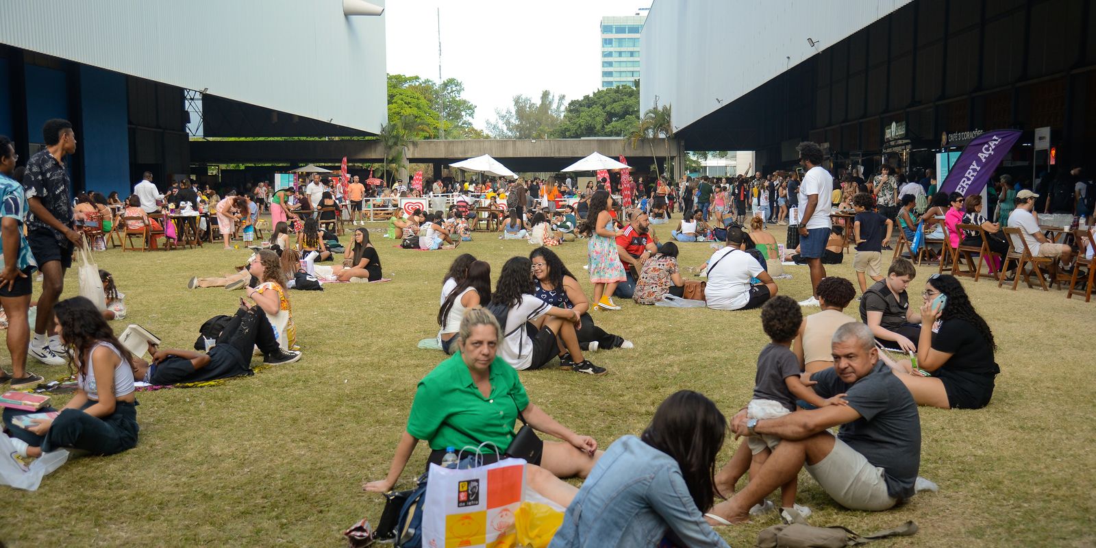 Bienal do Livro tem ingressos esgotados no 2º dia da festa literária