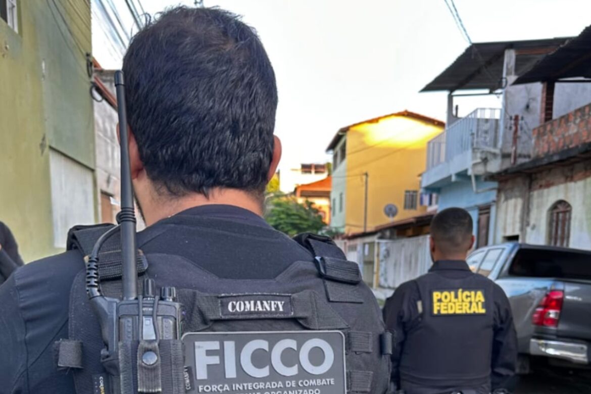 faccao-espalha-terror-em-cidade-ameacando-rivais-com-fantoches