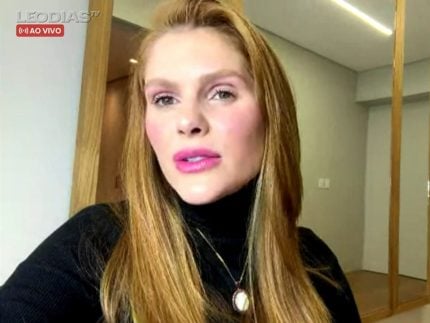 barbara-evans-diz-que-se-arrepende-do-silicone-no-bumbum:-“nao-era-necessario”