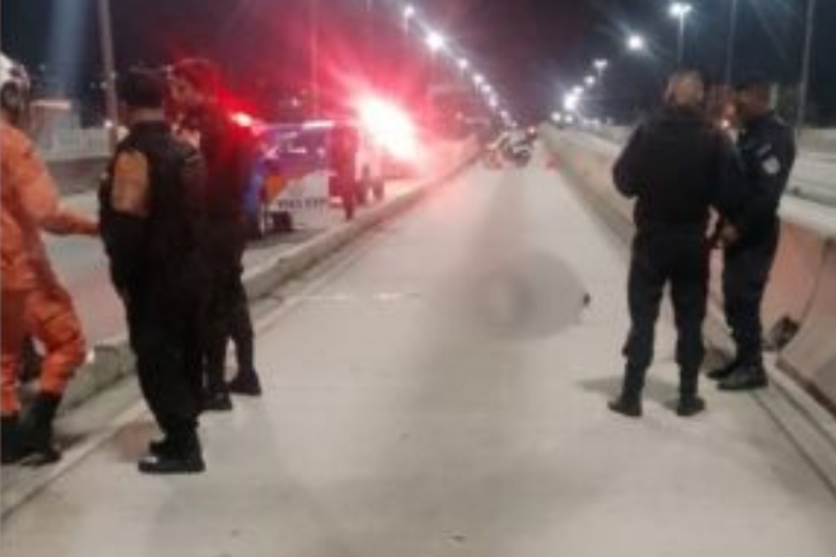 com-fuzil,-assaltantes-matam-policial-militar-durante-assalto-no-rio