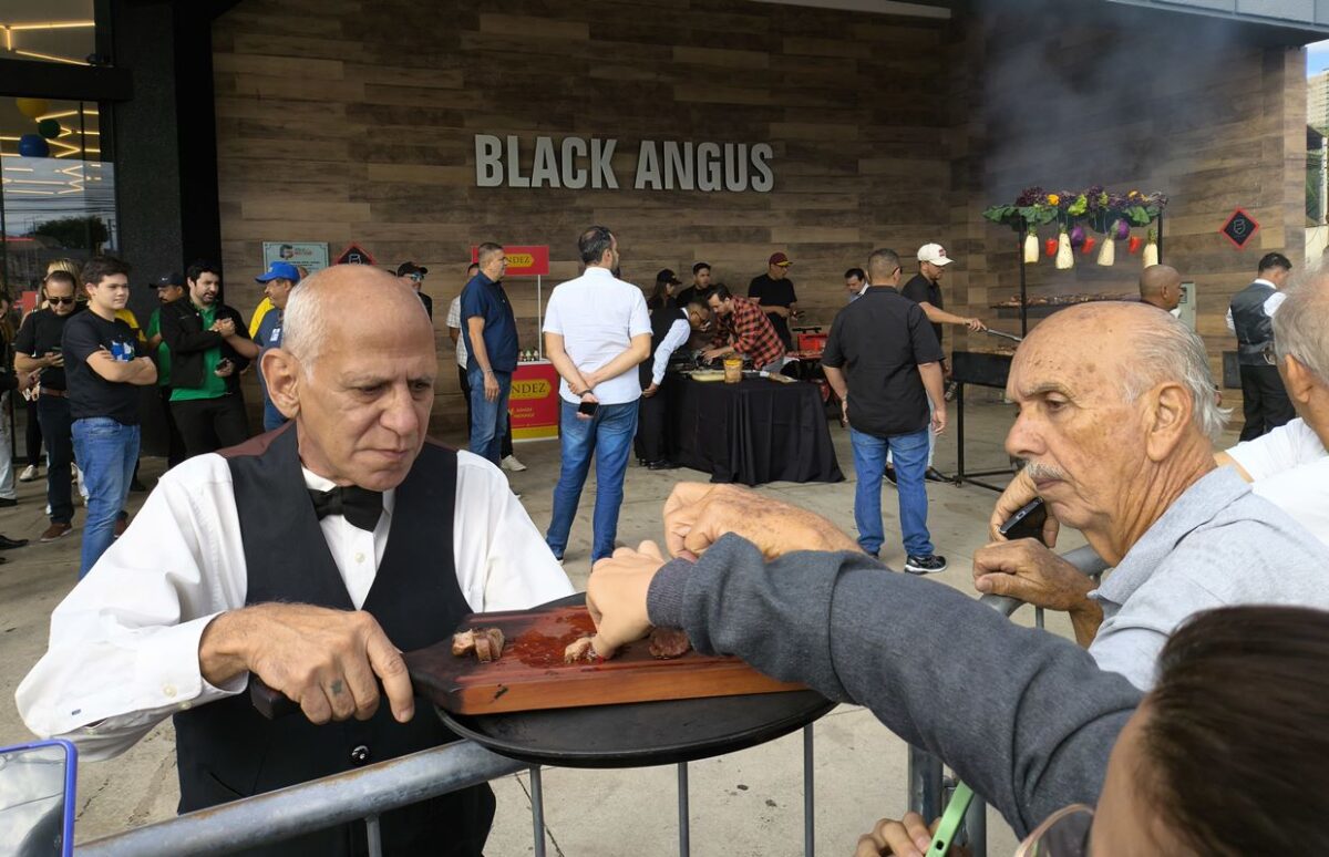 video.-apoiadores-de-bolsonaro-ganham-churrasco-em-frigorifico-de-go