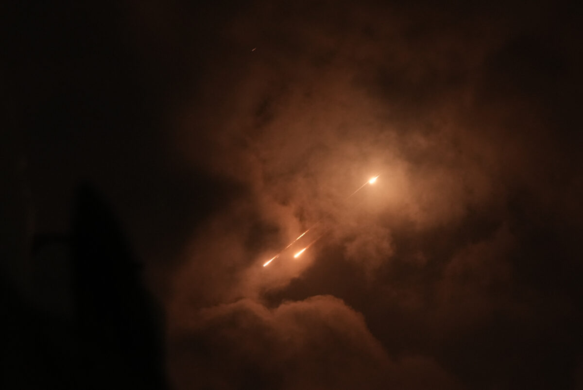 ira-lanca-misseis-sobre-israel-em-retaliacao-a-bombardeios-dos-eua