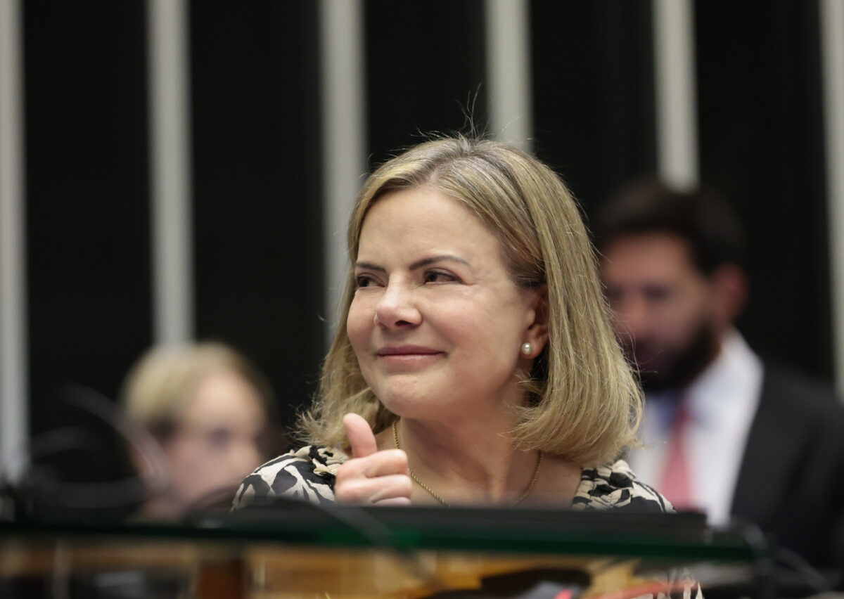 gleisi-diz-que-bolsonaro-apela-a-“intervencao-estrangeira-no-brasil”