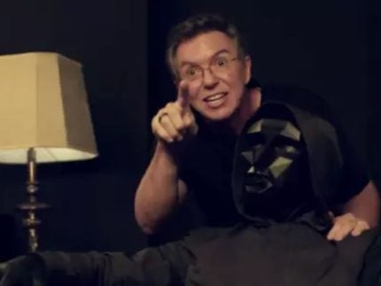 sem-bbb-e-fora-da-globo,-boninho-orienta-big-boss-de-“round-6”-na-netflix