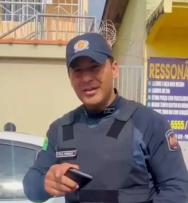 Honestidade: homem encontra carteira perdida e PM do Acre faz entrega ao dono; ASSISTA