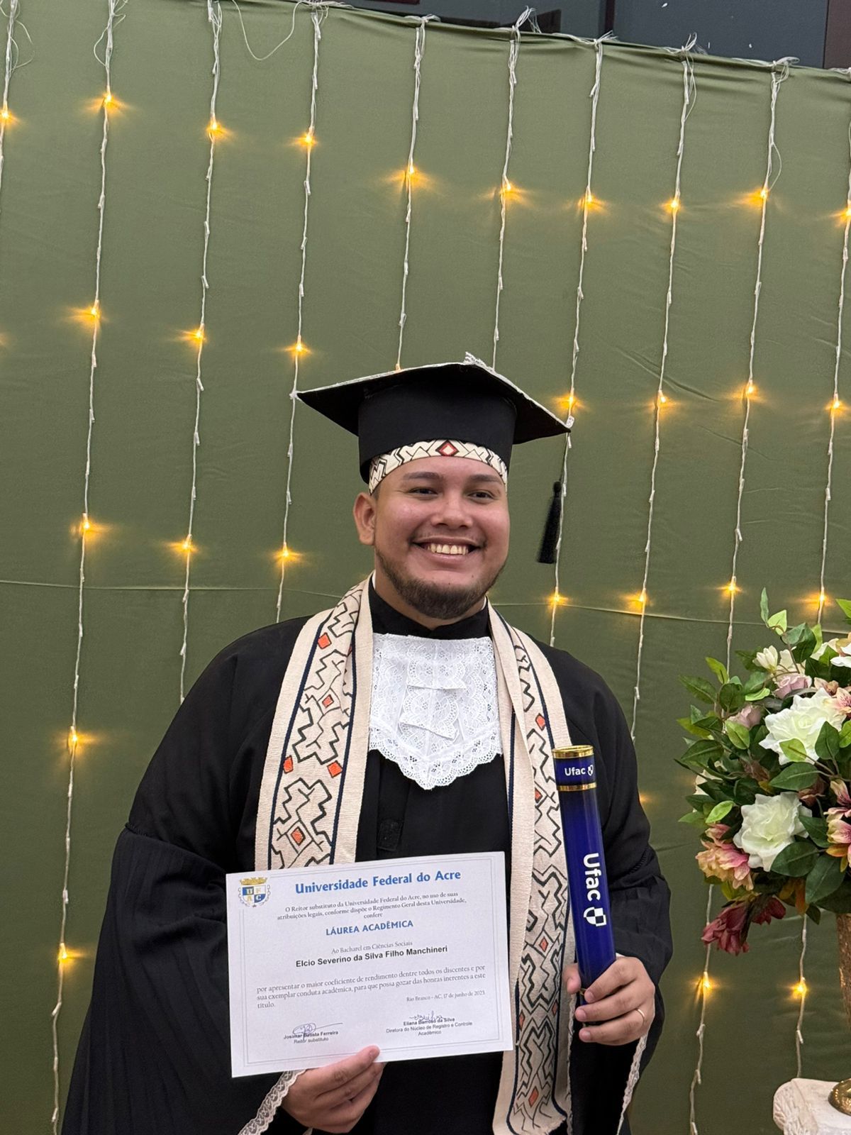 ‘A pata da onça me guia’: indígena se forma na Ufac vestindo traje que representa ancestralidade