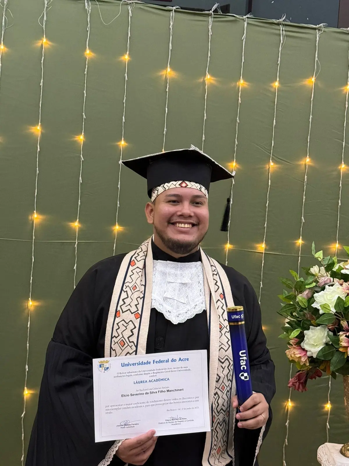 ‘A pata da onça me guia’: indígena se forma na Ufac vestindo traje que representa ancestralidade