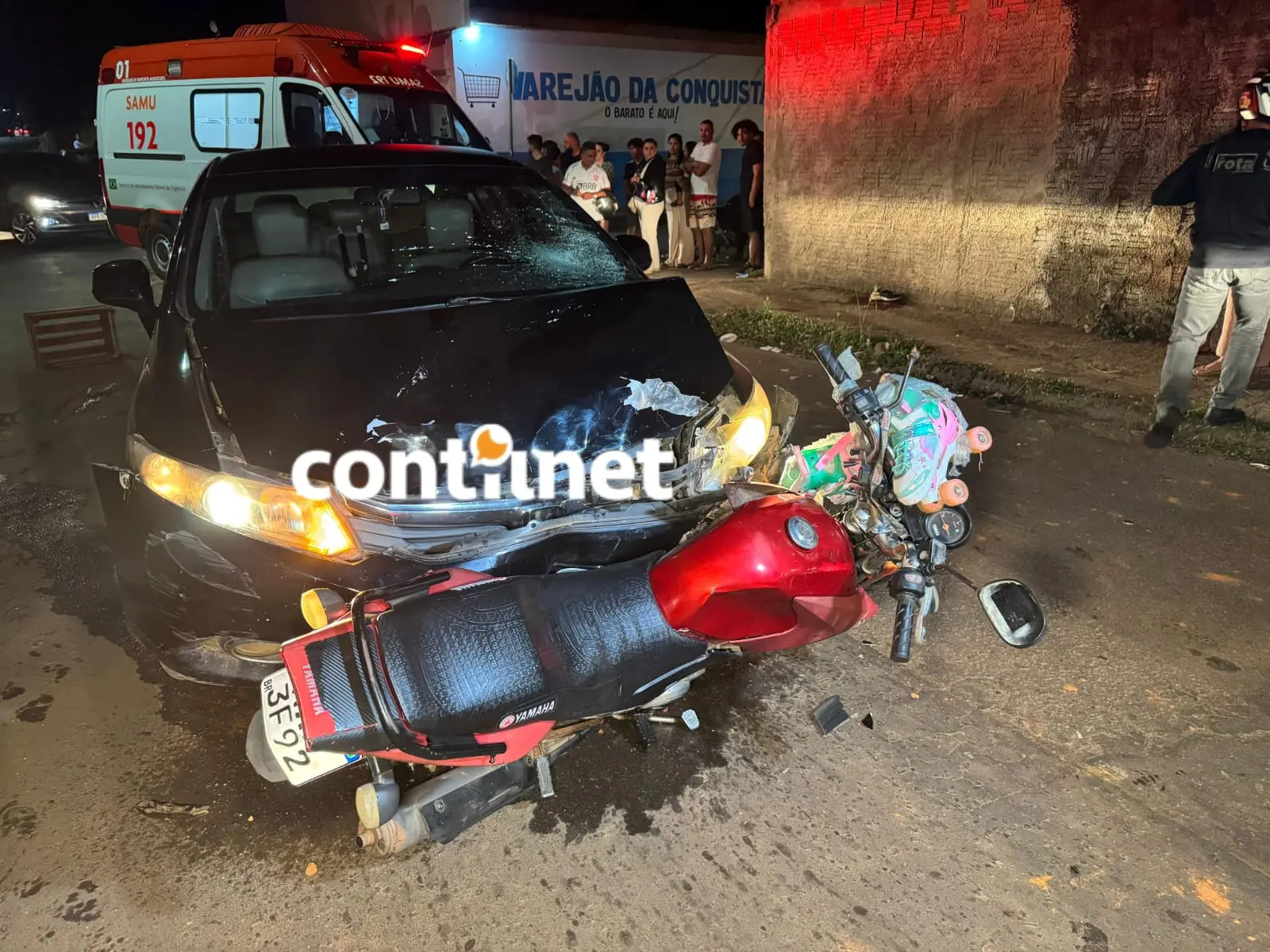 Família fica gravemente ferida após colisão entre motocicleta e carro em Rio Branco