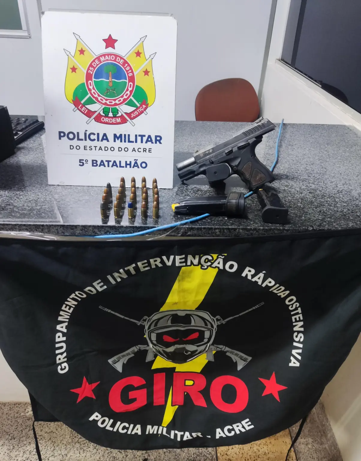 Foragido da Justiça é preso com arma e munições no interior do Acre