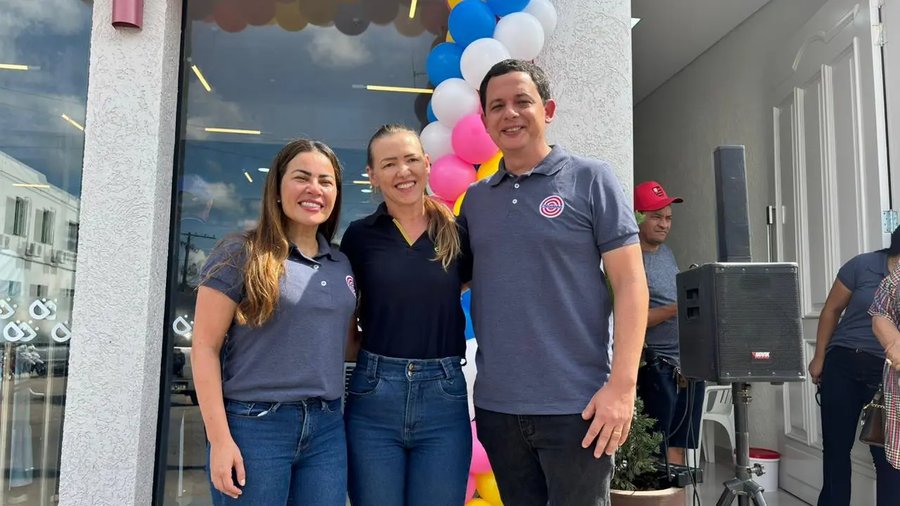 Ex-prefeita Fernanda Hassem e o marido inauguram franquia da Chiquinho Sorvetes