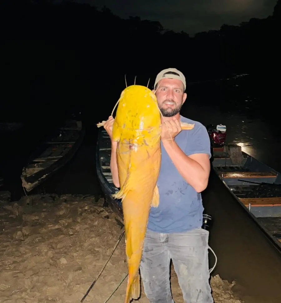 Pescador fisga jundiá de 35 kg em pescaria no alto rio Macauã, interior do Acre
