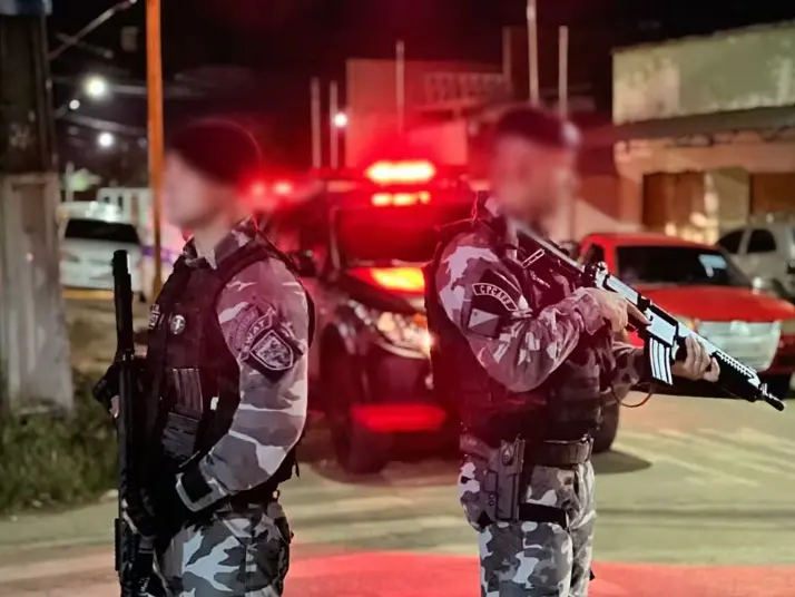 Dupla é presa após efetuar disparos em via pública e tentar fugir da polícia em Rio Branco