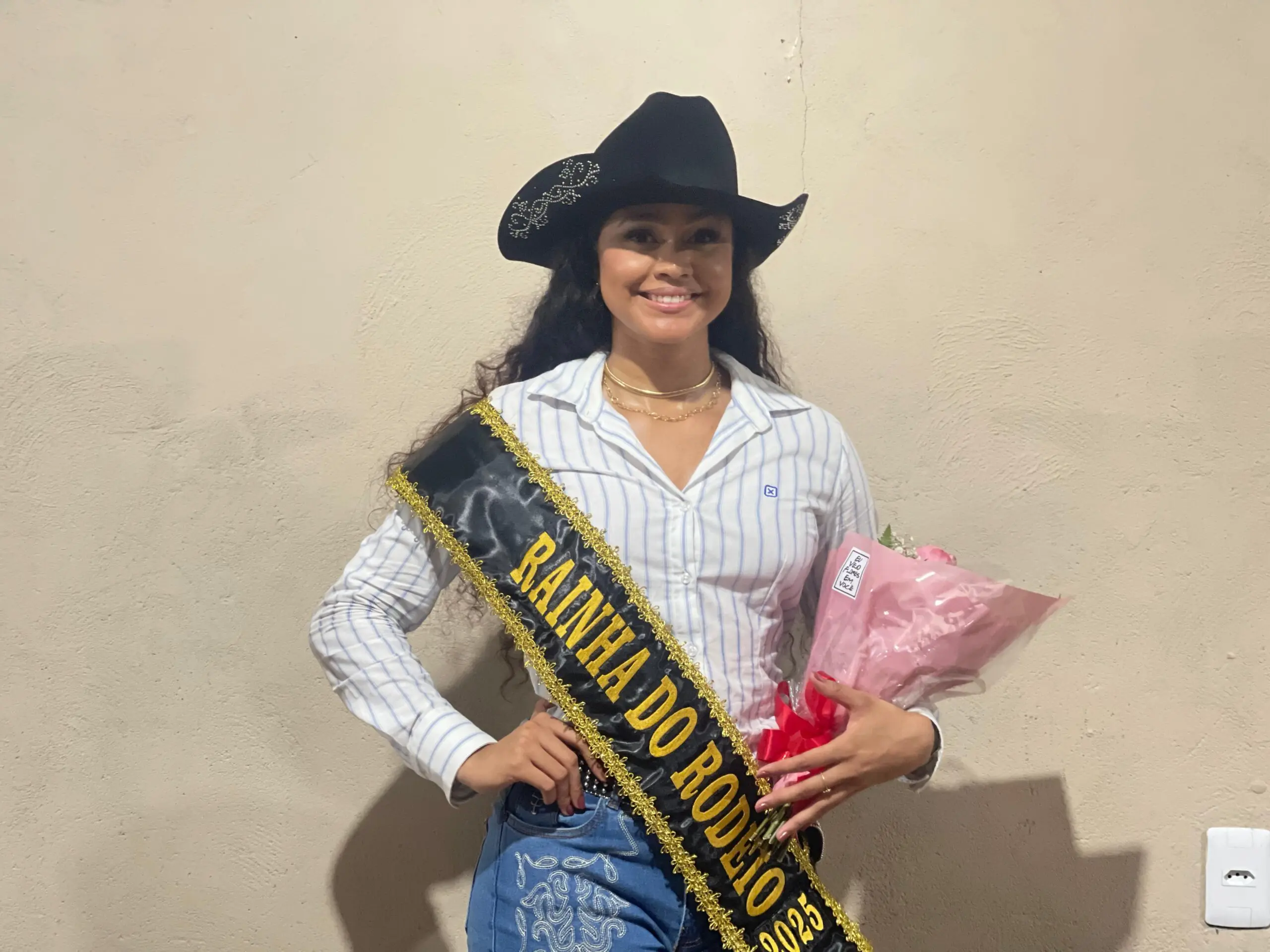 Estudante de Enfermagem é eleita rainha do rodeio da ExpoAcre Juruá 2025; conheça