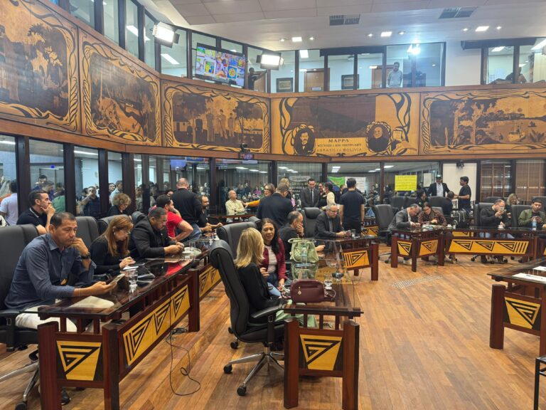 Sindicalistas ocupam tribuna da Aleac para cobrar melhorias salariais do Governo