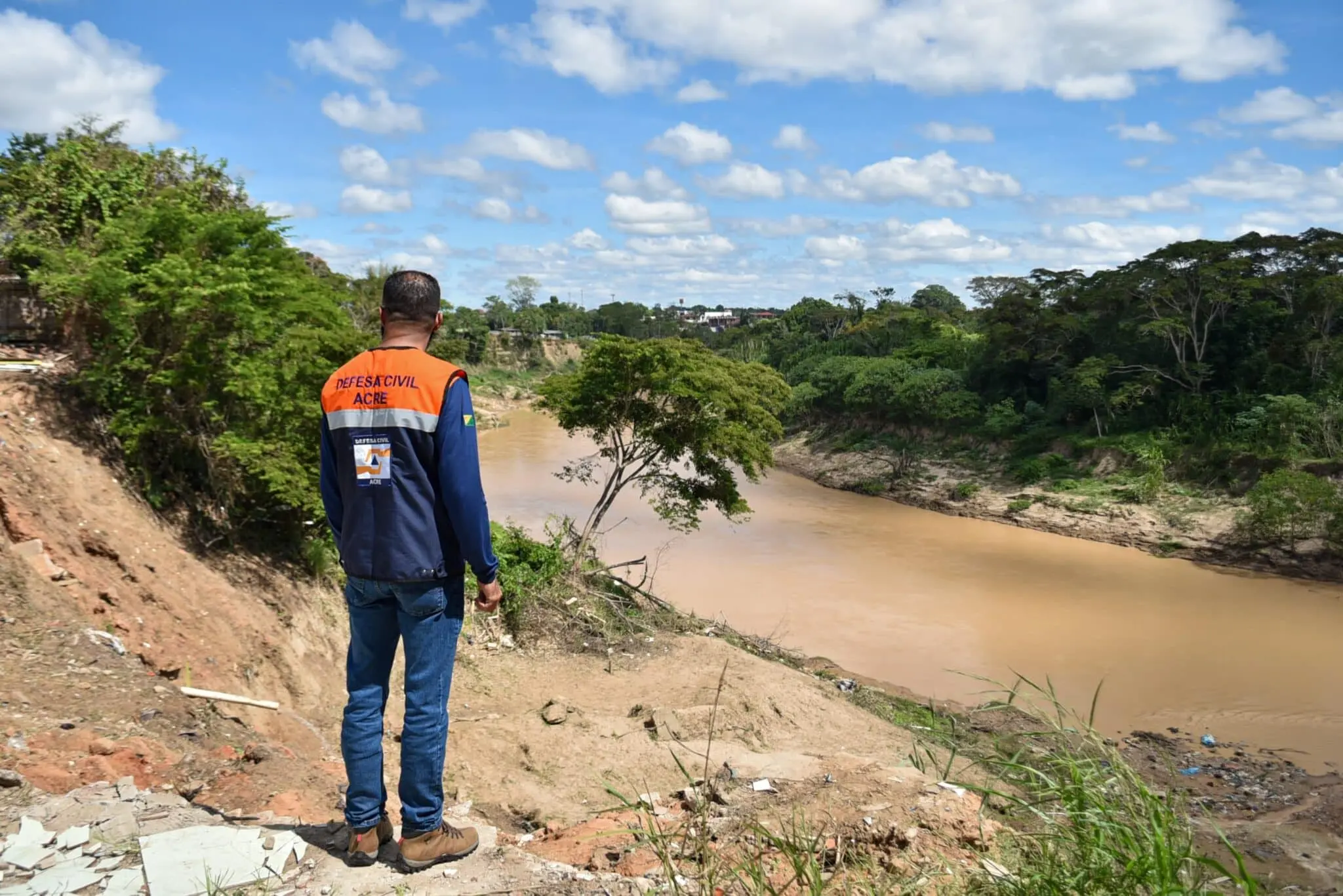 Comitiva acreana acompanha obras do governo da Bolívia para conter erosão do Rio Acre