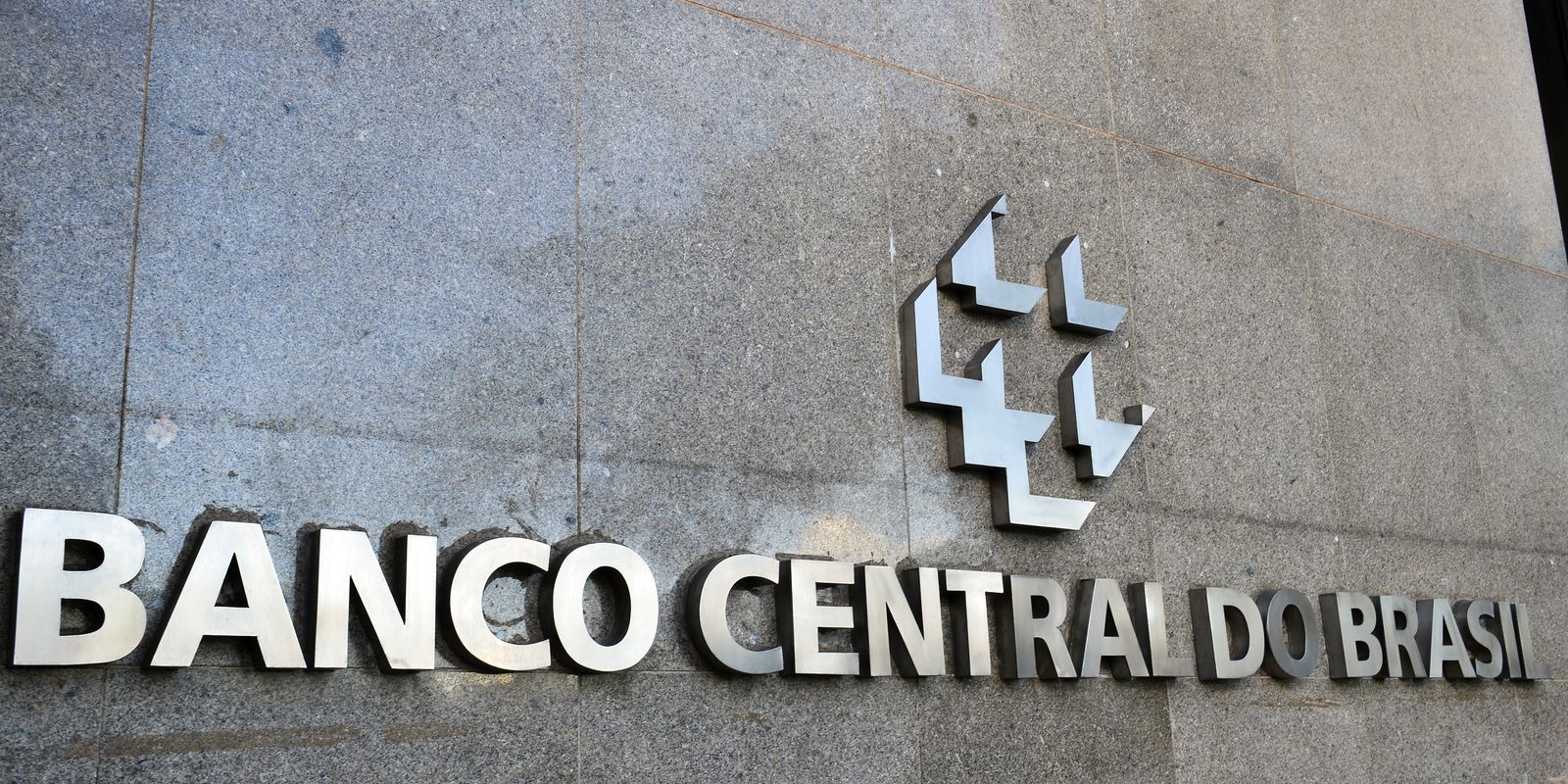 Banco Central suspende mais três instituições financeiras do Pix Banco Central suspende mais três instituições financeiras do Pix
