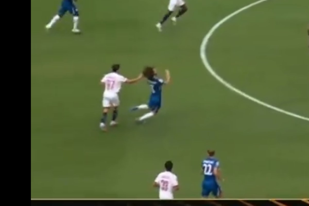 joao-neves-e-expulso-apos-puxar-o-cabelo-de-cucurella;-assista-o-lance