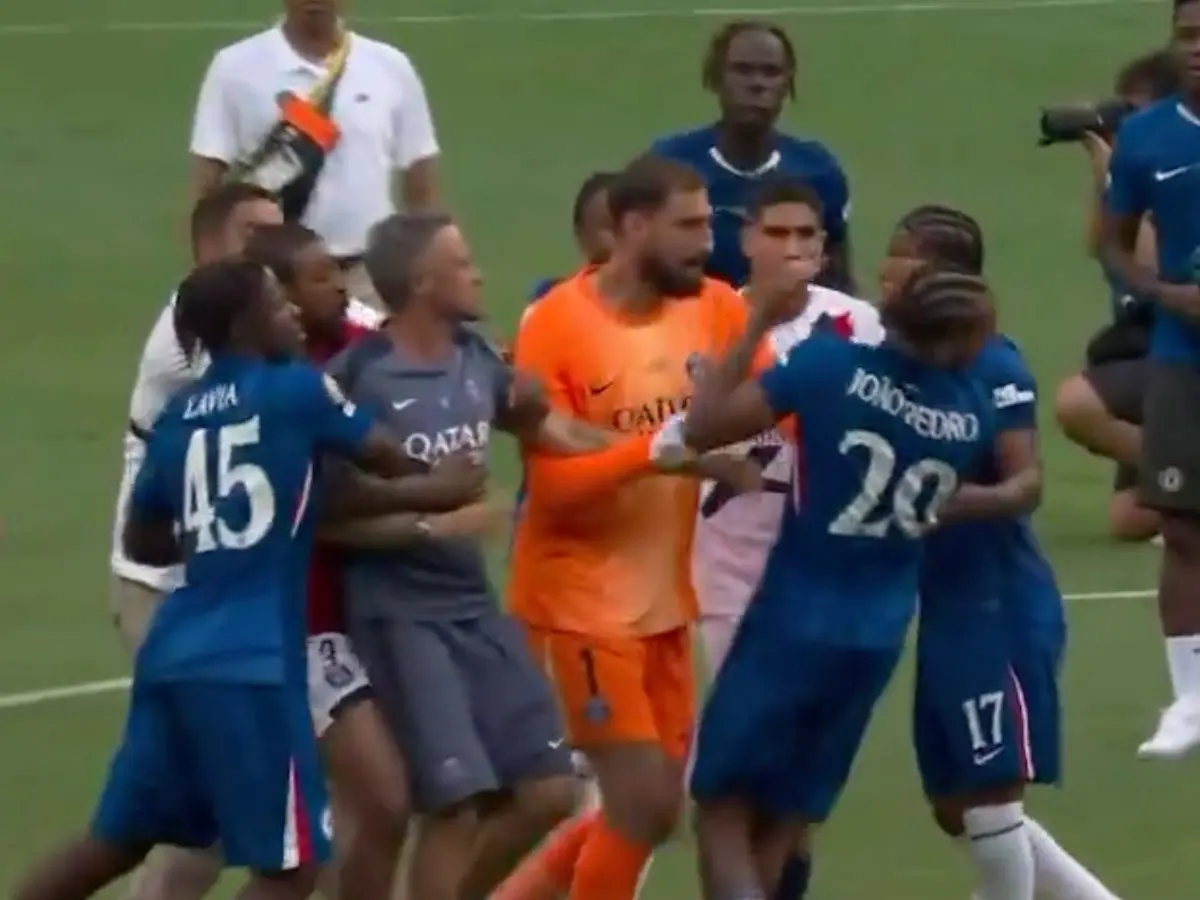 Técnico do PSG se manifesta após agredir João Pedro na final do Mundial de Clubes
