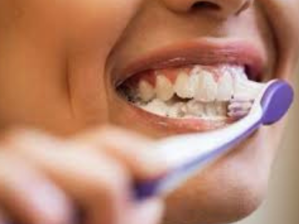 mau-halito:-especialista-orienta-como-cuidar-da-saude-bucal-e-evitar-o-cheiro-ruim