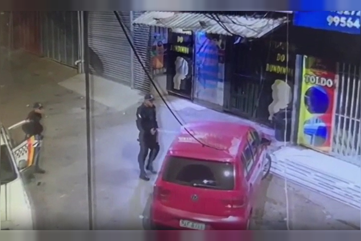 mp-cobra-apuracao-de-pms-que-jogaram-spray-de-pimenta-dentro-de-carro