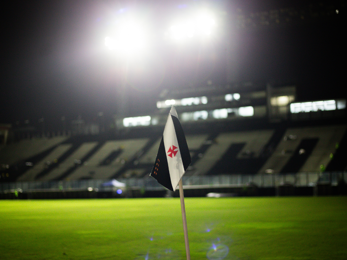 vasco-e-goleado-pelo-independiente-del-valle-e-se-complica-na-sul-americana