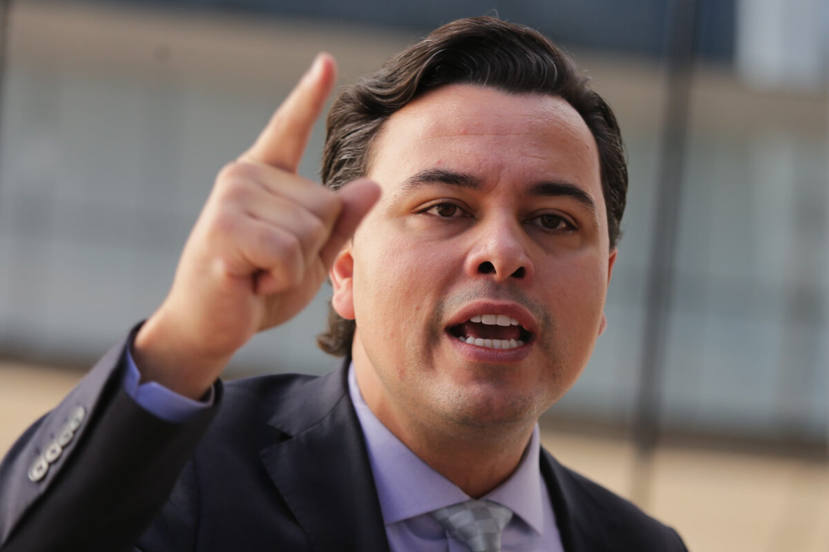 advogado-diz-que-acionara-oab-contra-moraes-por-“mutar”-microfone