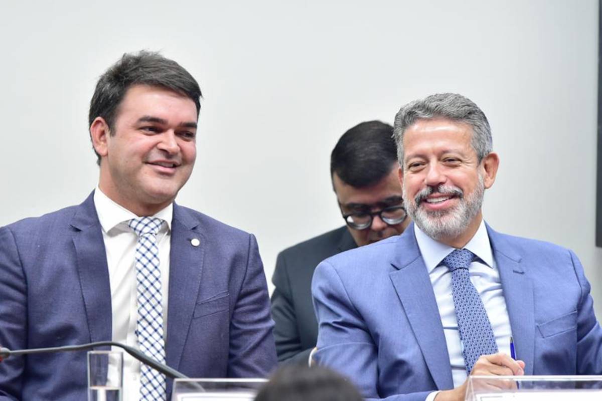 camara:-comissao-aprova-isencao-do-ir-para-quem-ganha-ate-r$-5-mil