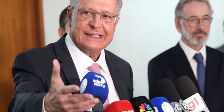 Pix é modelo, e problema real está em tarifas dos EUA, diz Alckmin