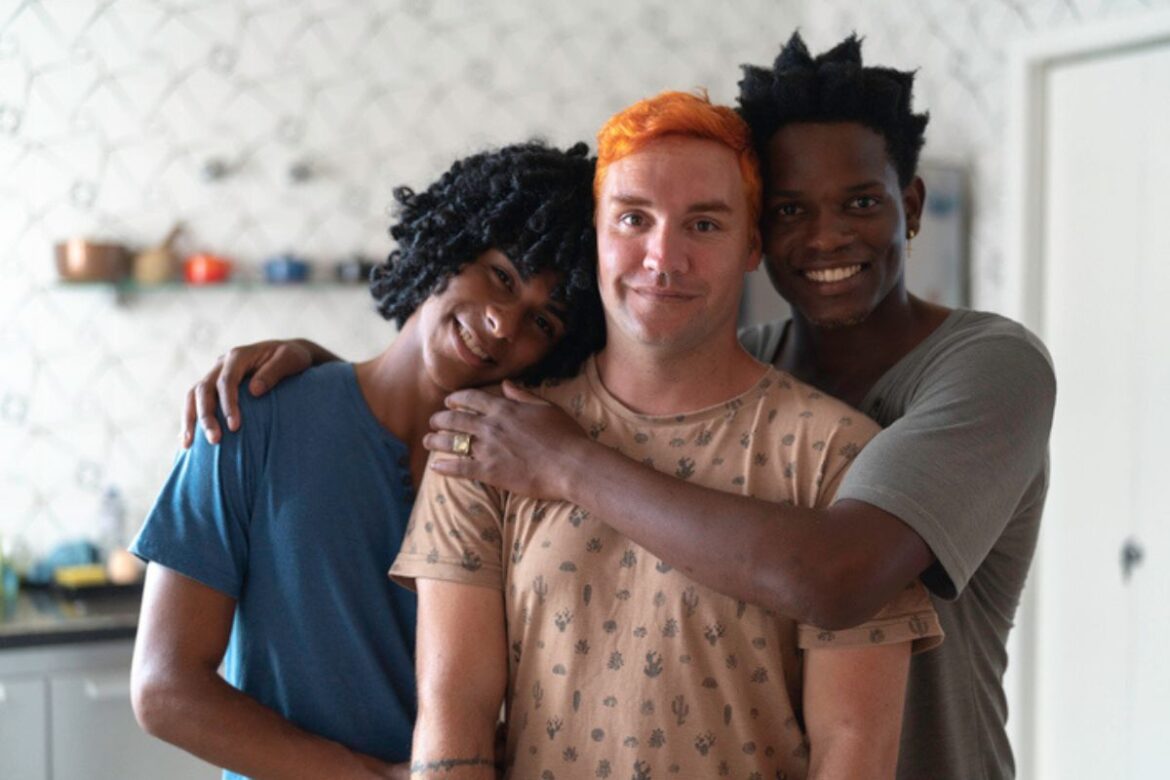 psicologa-revela-se-e-normal-amar-mais-de-uma-pessoa-ao-mesmo-tempo