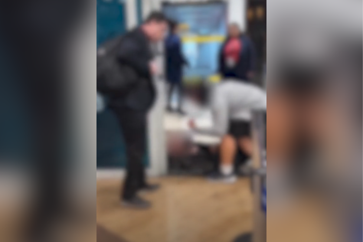 homem-deita-em-portao-e-atrasa-embarque-de-passageiros-em-guarulhos