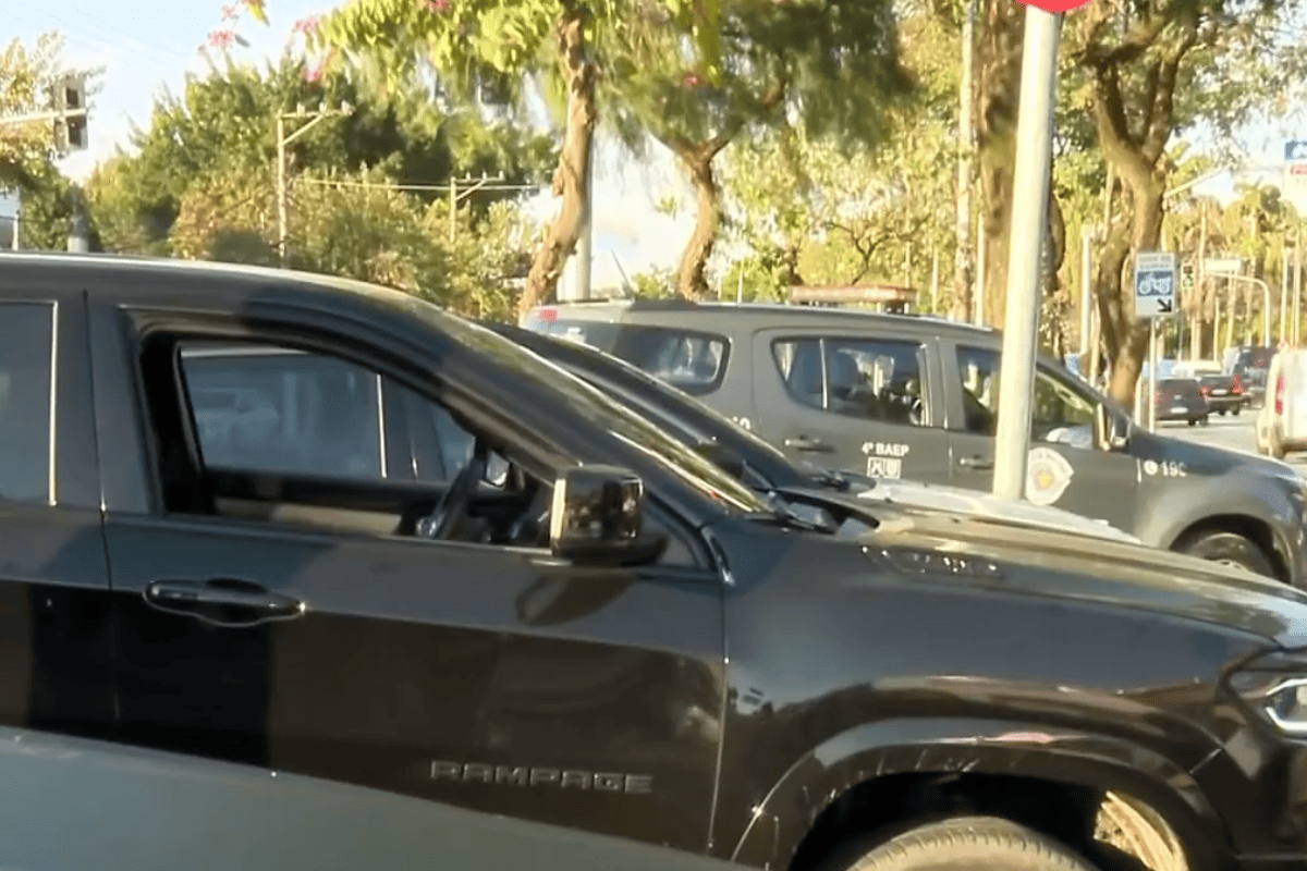 ladroes-furtam-3-carros-de-luxo-de-concessionaria-da-zona-oeste-de-sp