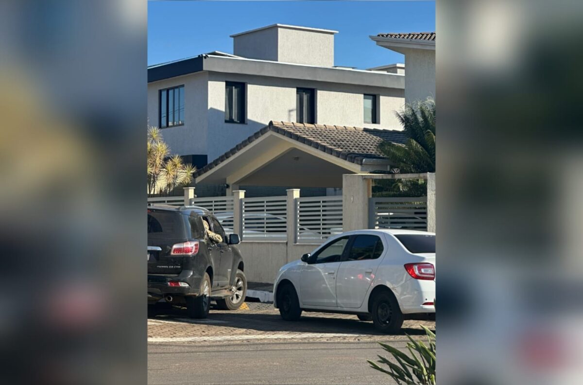 pf-apreende-us$-14-mil-na-casa-de-bolsonaro