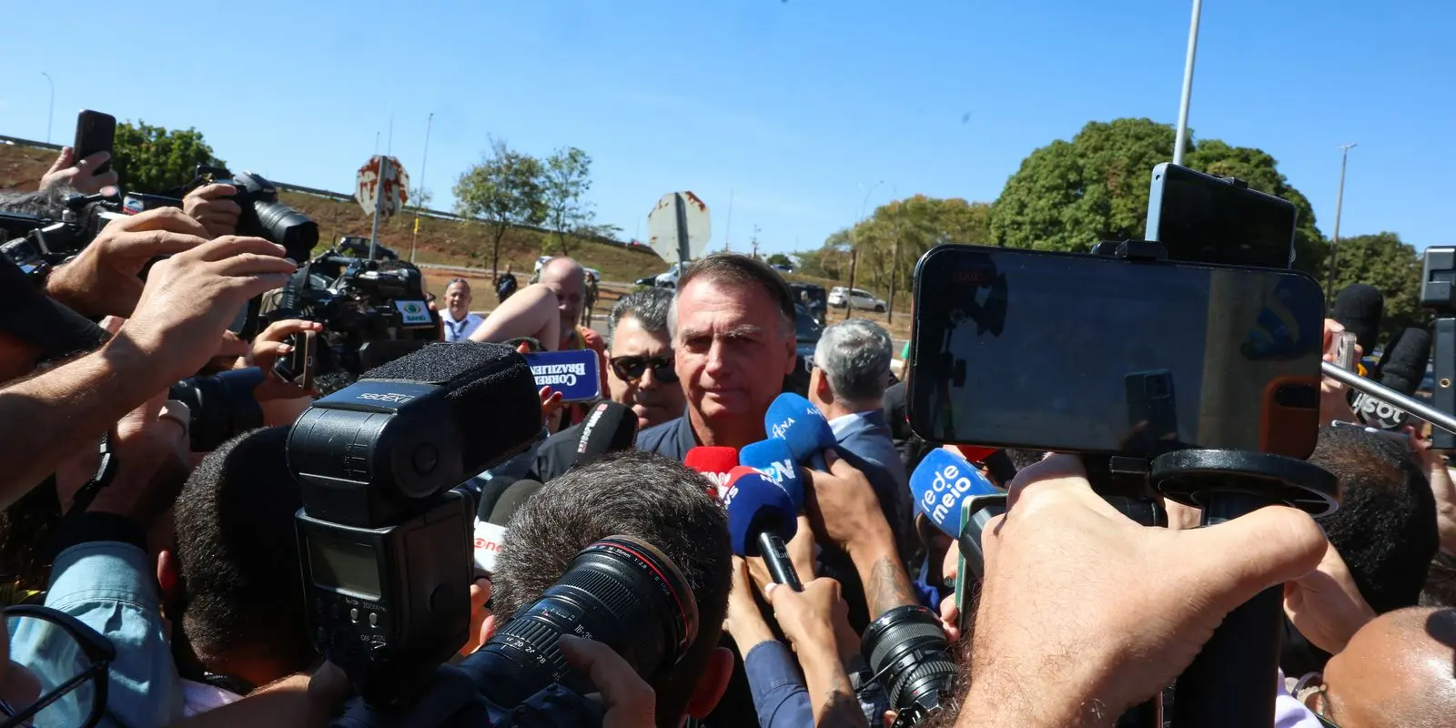 Entenda os motivos para decretação de cautelares contra Bolsonaro