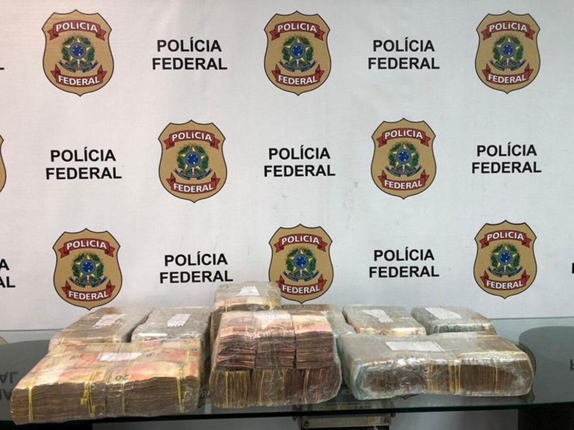 pf-prende-homem-com-mais-de-r$-800-mil-no-aeroporto-do-rio-de-janeiro