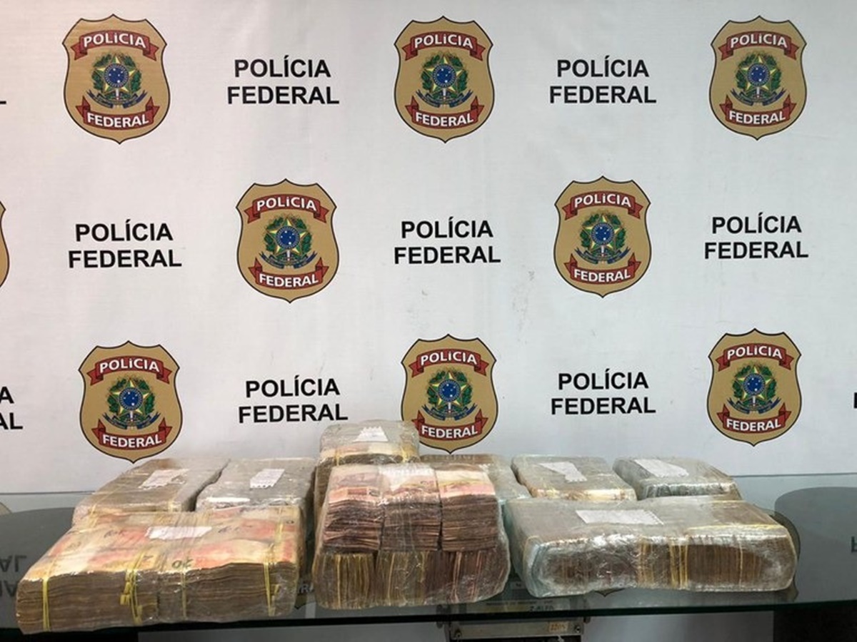 pf-prende-homem-com-mais-de-r$-800-mil-no-aeroporto-do-rio-de-janeiro