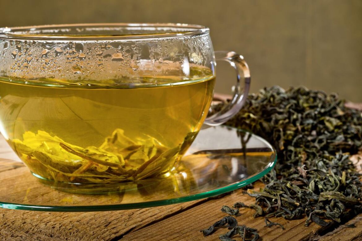 cabelos-fortes:-chas-caseiros-que-ajudam-a-diminuir-a-queda-dos-fios